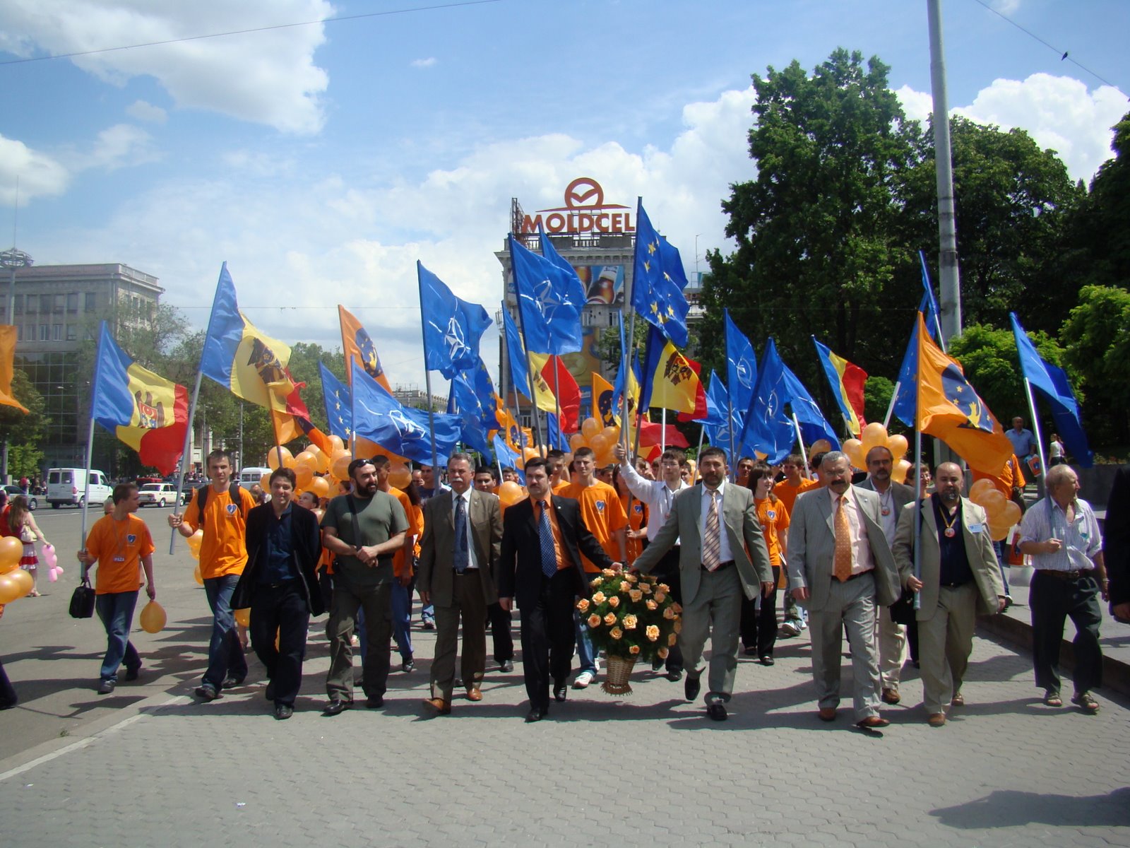 [piata+marii+adunari+nationale+chisinau+congres+x+ppcd.JPG]
