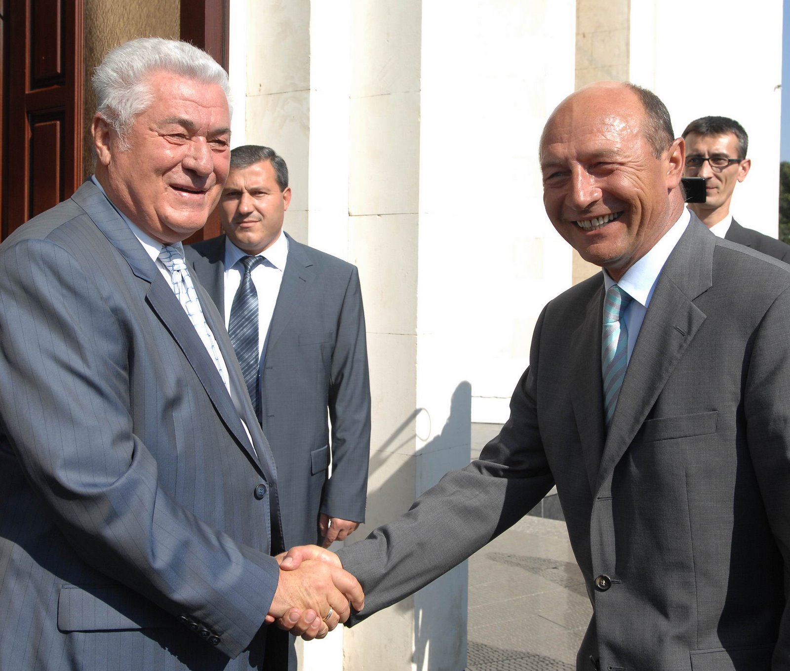 [voronin+basescu.jpg]