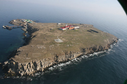 [insula+serpilor+2.jpg]