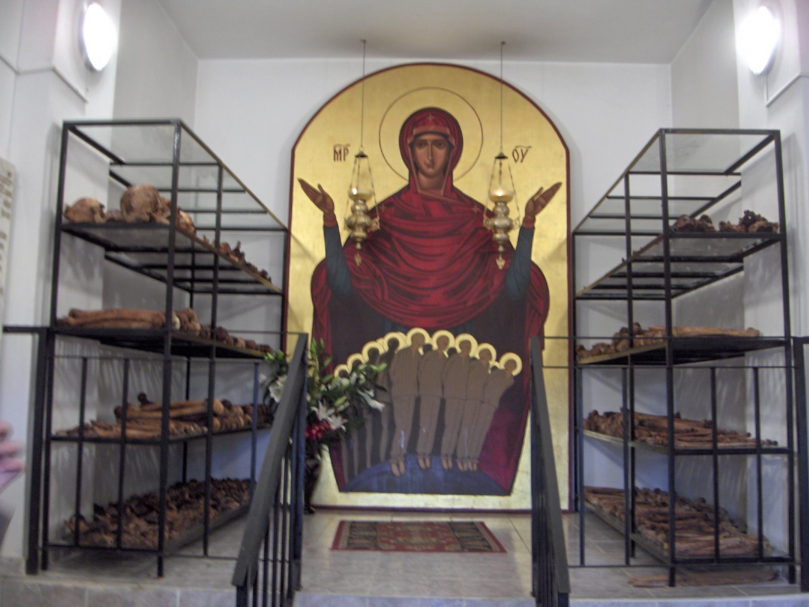 [osuarul.si.icoana.martirilor.anticomunisti+aiud.JPG]