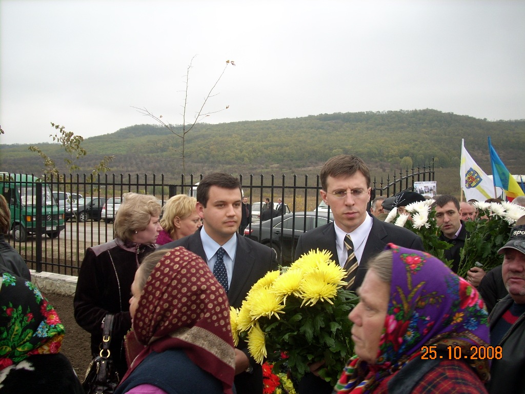 [foto+eugen+tomac+dorin+chirtoaca.JPG]