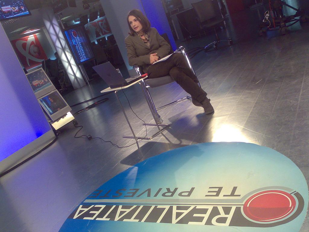 [andreea+cretulescu+realitatea+tv+blog+roncea.jpg]