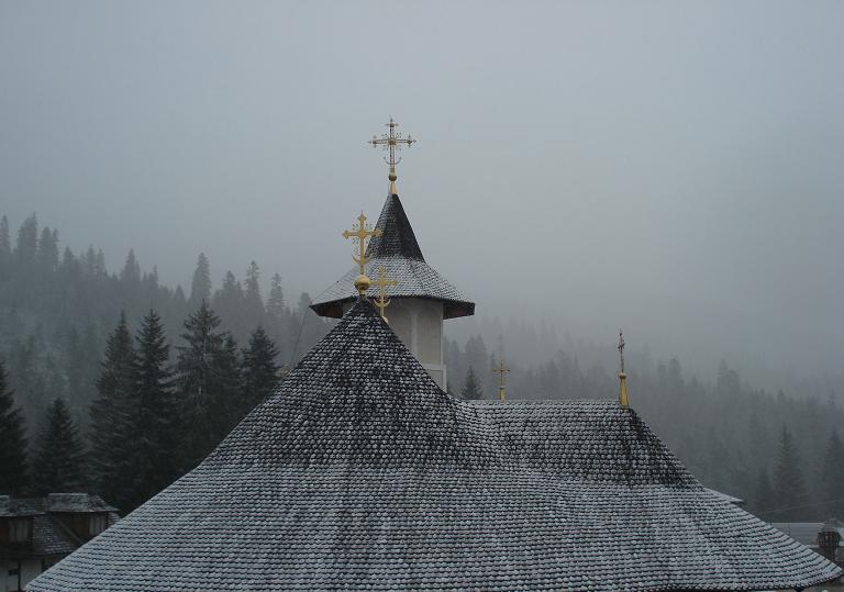 [Manastirea+Petru+Voda+Romania+1.JPG]