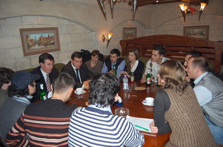 [oleg+cristal+dorin+chirtoaca.jpg]