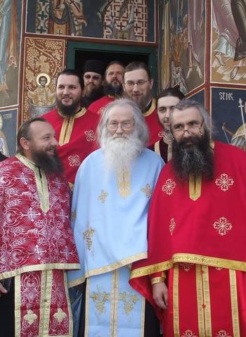 [Parintele+Justin+Parvu+la+Biserica+Manastirii+Petru+Voda.JPG]