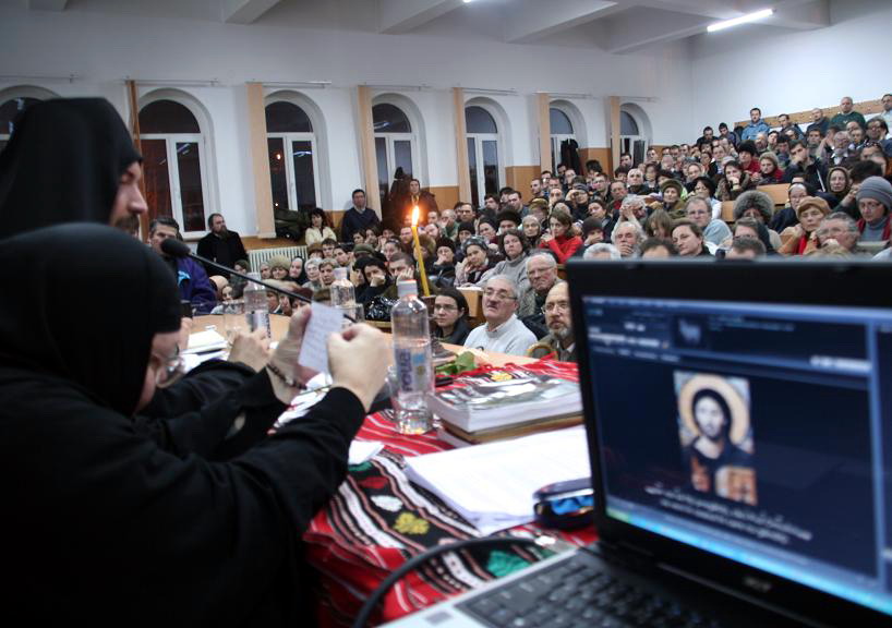 [Monahul+Filotheu+Maica+Ecaterina+Conferinta+Anti+Cip+Brasov.jpg]