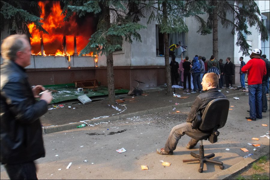 [Pe+scaun+flacari+chisinau+2.jpg]