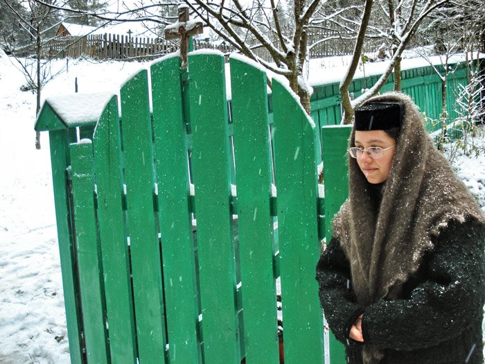 [Monahia+Fotini_Manastirea_Petru_Voda.jpg]