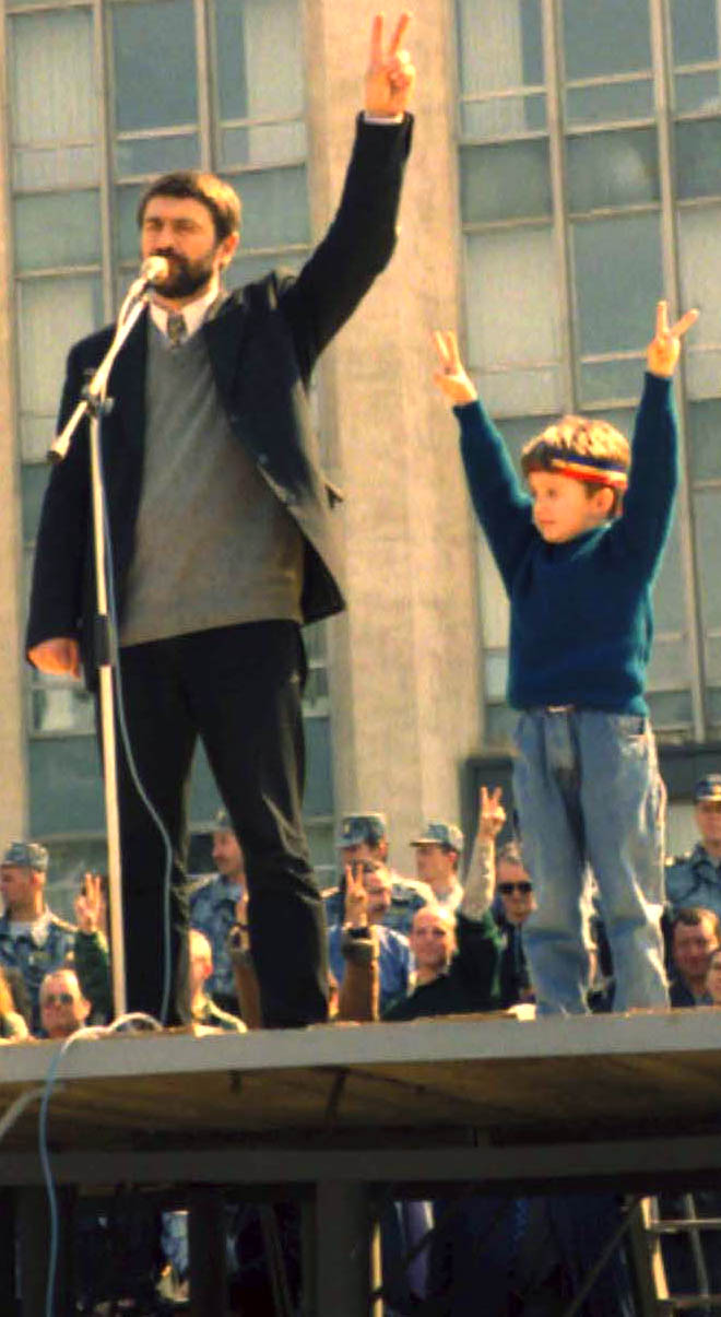 [Iurie+Rosca+si+copilul.jpg]