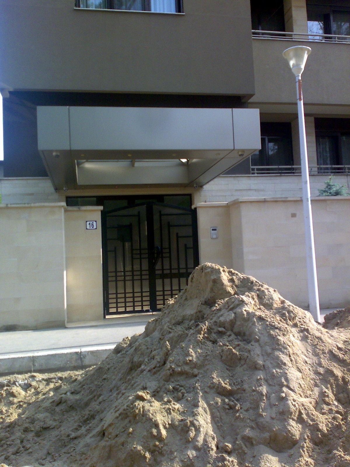 [Acasa+la+Adrian+Nastase.jpg]