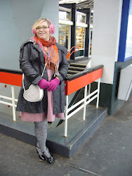 hermione train quirkyprettycute granger waiting pink