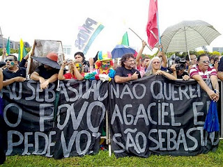 Moradores de São Sebastião fazem protesto em frente ao Palácio do Buriti