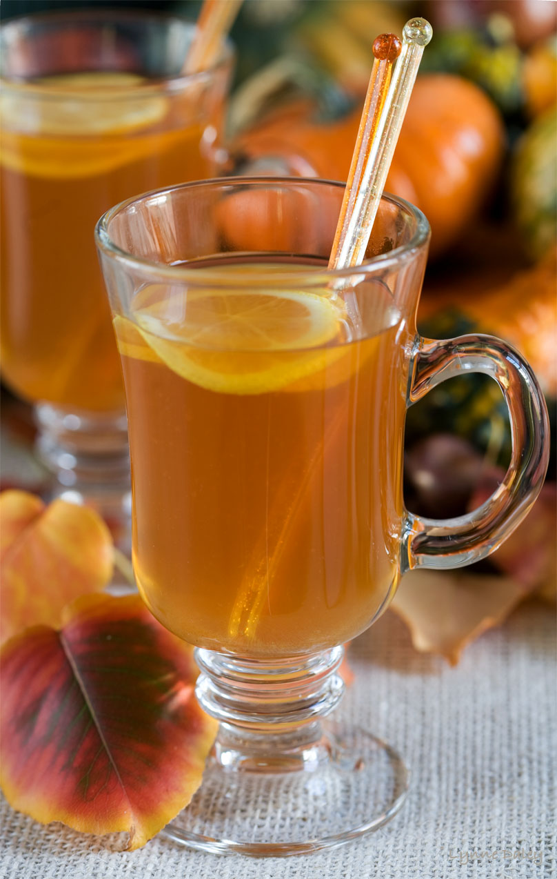 Cafe Lynnylu: Hot Apple Ginger Tea-Thirsty Thursday