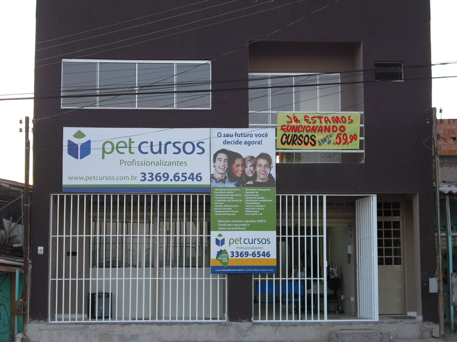 [fachada3.jpg]