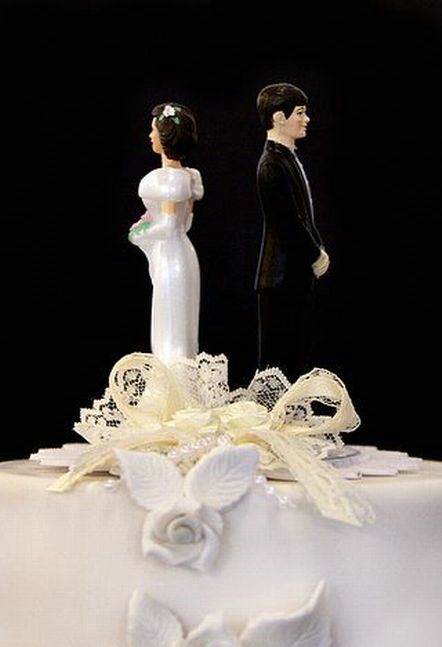 [divorce_cakes_12.jpg]