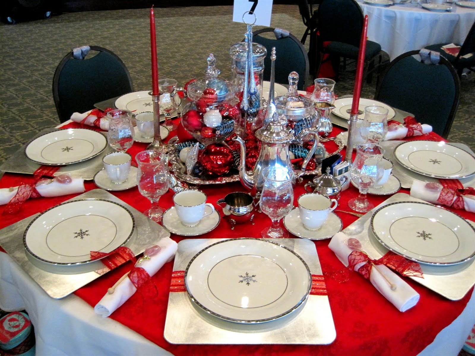 Artfully Arranged Disarray: Beautiful Tables