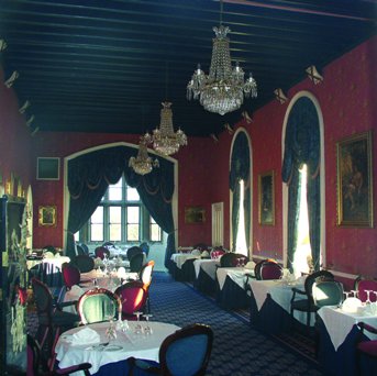 [Castle+Diningroom.jpg]