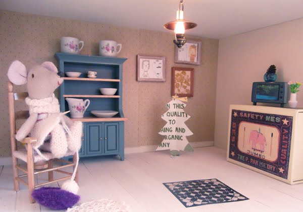 [dolls+house+4c.jpg]