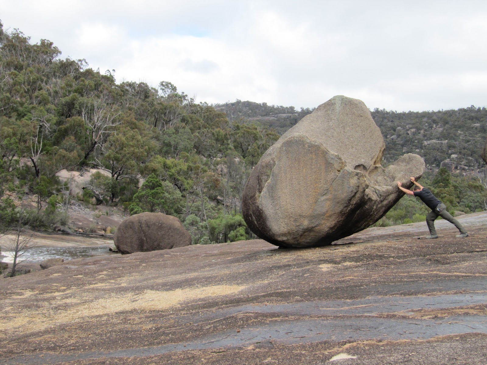 Oz360 Tom and Amy explore Australia CAMPSITE 1 Girraween, where
