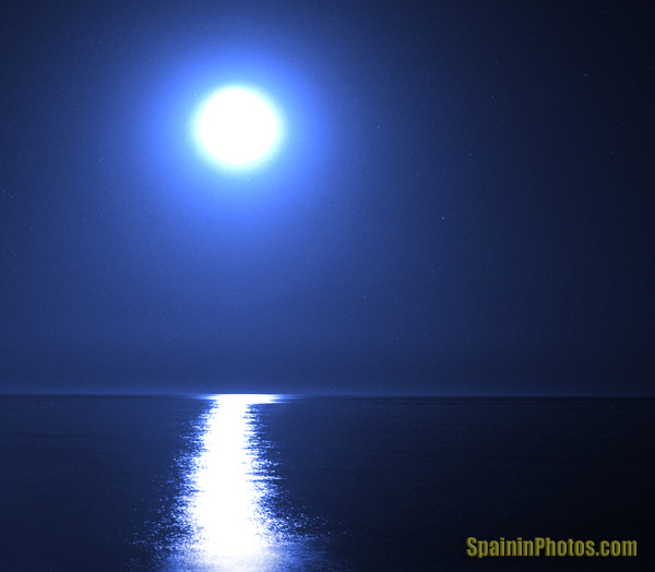 [full-moon-small.jpg]