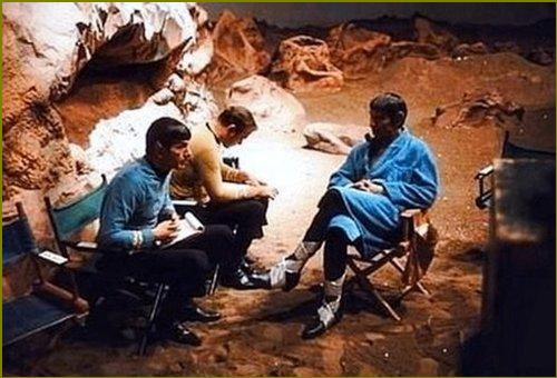 [Kirk+and+Spock+on+Coffee+Break__ThisIsntHappiness.jpg]
