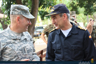El Comandante de la Fuerza estadounidense en Haití se entrevista con el Comandante de la Agrupación “Hispaniola” a bordo del “Castilla”.