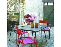 Outdoor Dining in Colour...