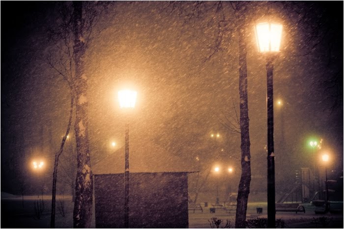 Свет простых фонарей. Песню свет простых фонарей. Песню свет простых фонарей. Песню свет простых фонарей. Свет простых фонарей.