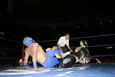Lucha Libre: MASCARA DORADA VS ANGEL AZTECA JR...