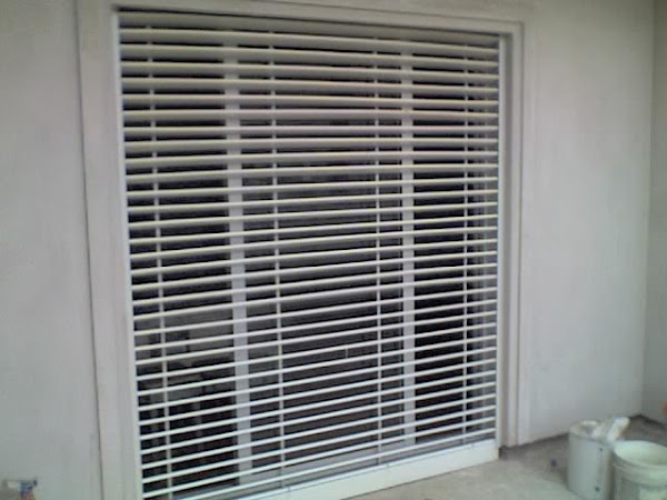 Fabrica de cortina de enrollar en madera, Aluminio y PVC