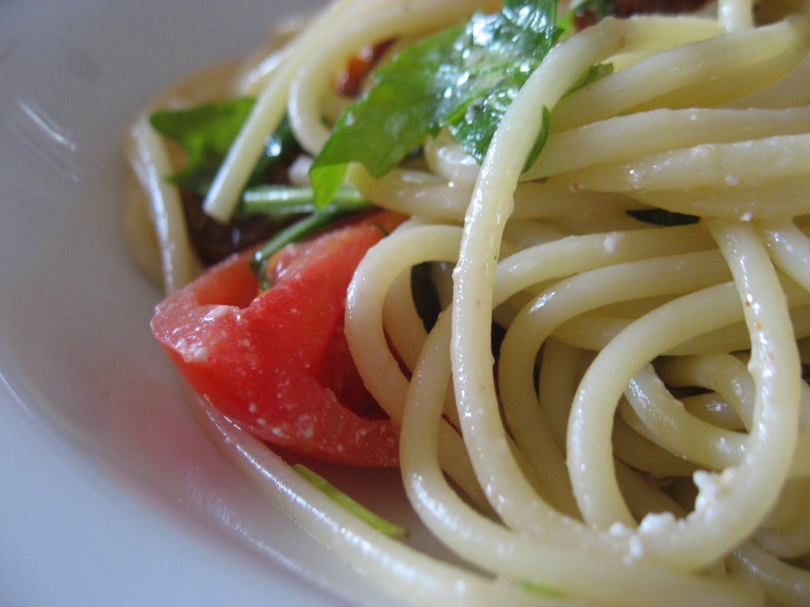 Summer Spaghetti with Feta Cheese, Arugula and Tomatoes