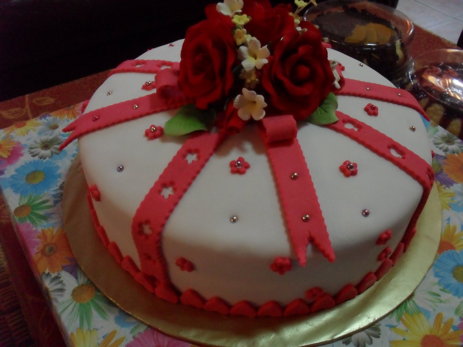  Anissya Cakes Kek hantaran fondan tema merah putih 