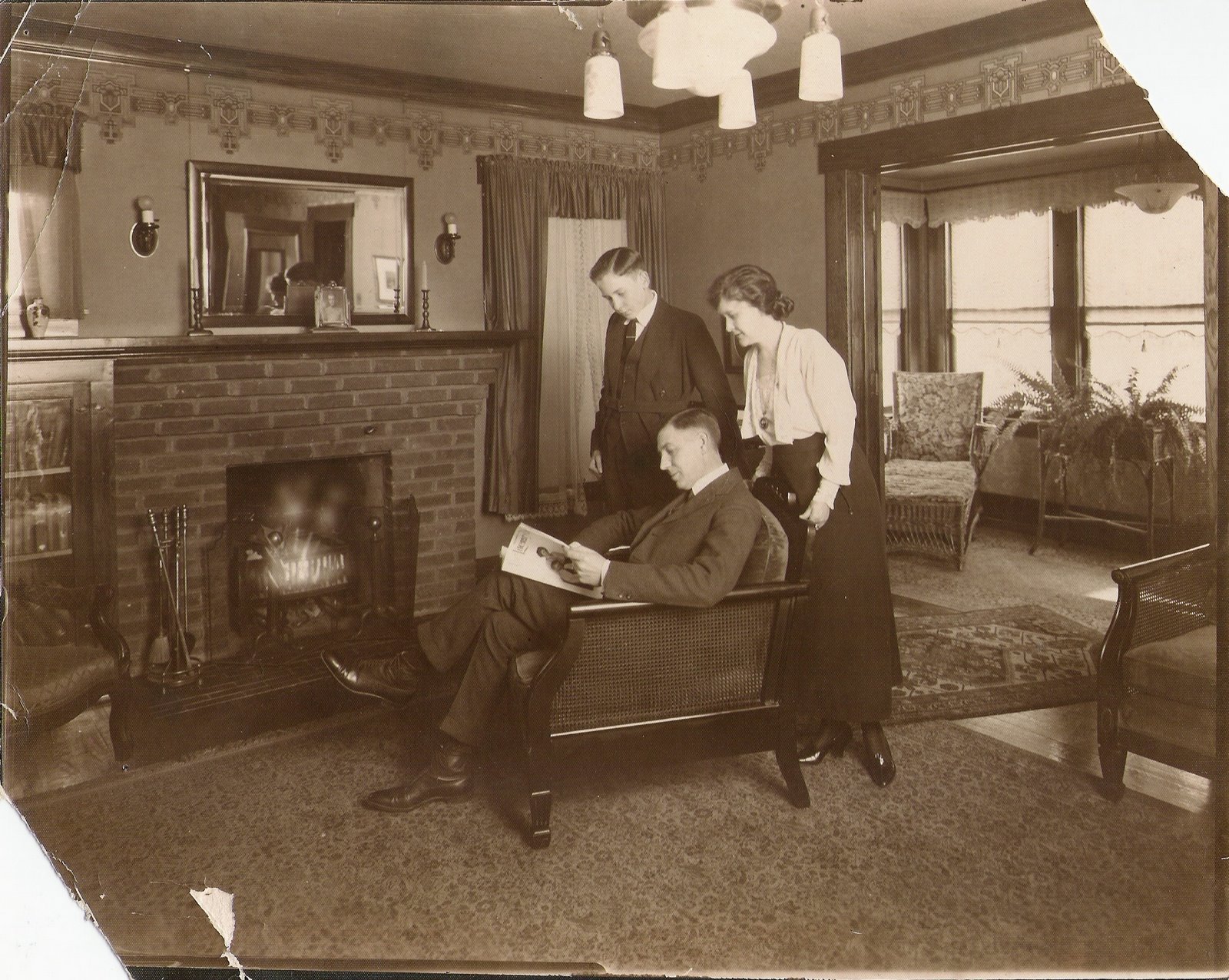 [art_nouveau_house_posing_owners.jpg]