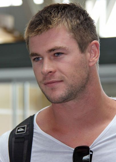 [chris-hemsworth-thunder-god-thor-09.jpg]