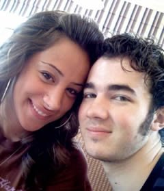 chicas: SE CASA KEVIN JONAS!!