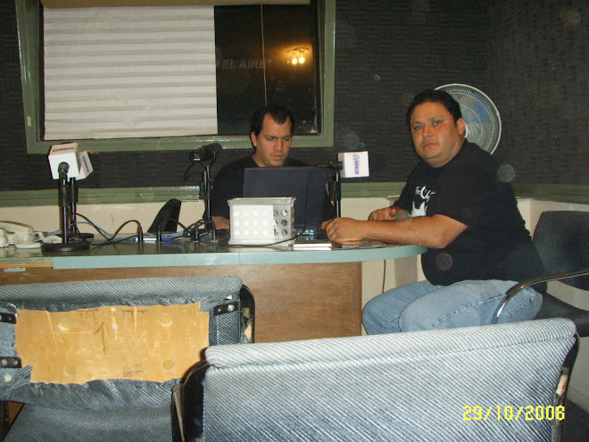 Franz y DJ.Visage en una "identificacion de la estacion"