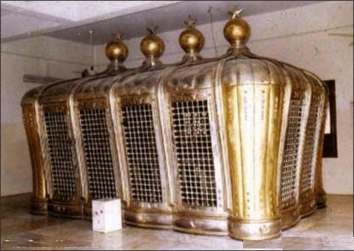 [Rowza+of+4+Imams,+before+destruction,+the+cage+was+made+from+pure+GOLD..jpg]