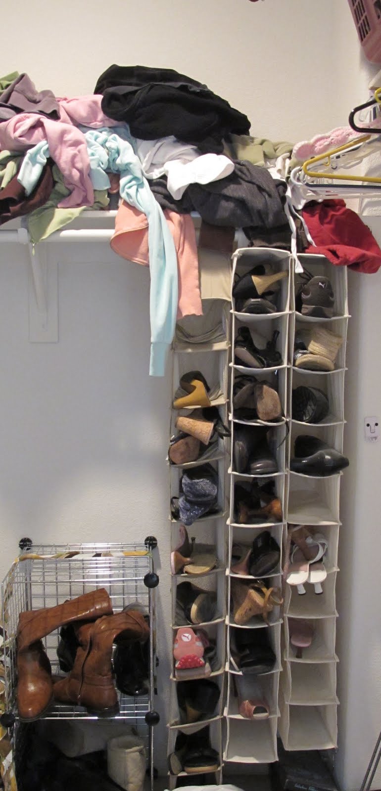 [closet+009.JPG]