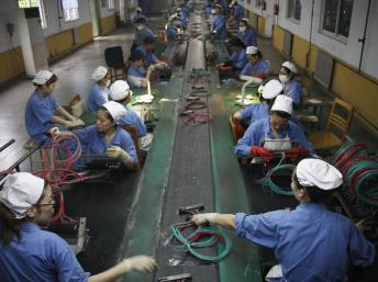 Kết quả hình ảnh cho Thời của 'lao động giá rẻ' Trung Quốc đã hết