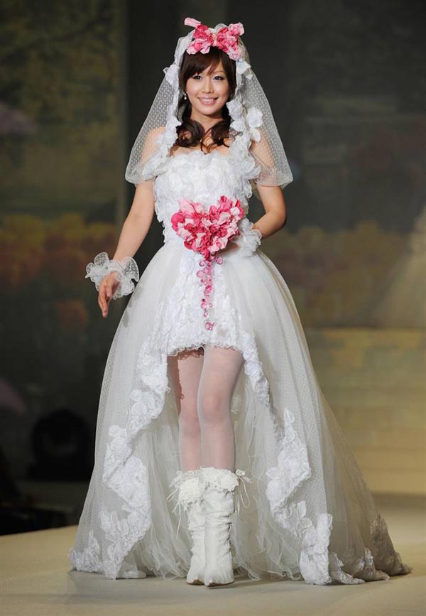 Damn Fresh Pics World’s Most Crazy Bridal Gowns