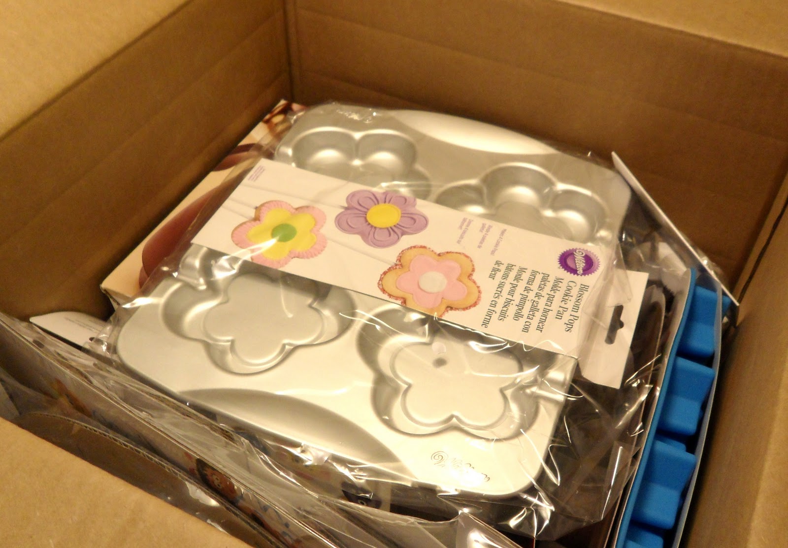 Hero Cake Pops Wilton Rocks My World! Plus a Cake Pop Contest!