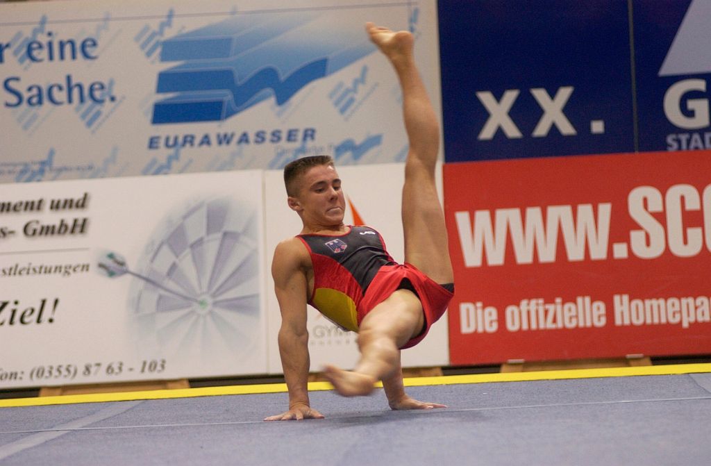HOT BODYBUILDER AND GYMNASTS BLOG: How do gymnasts train 