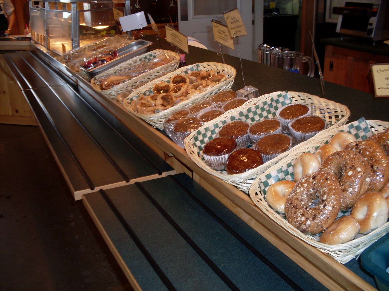 IGC Entertainment Canada Delicious Bakery muffins, bagels, FRESH