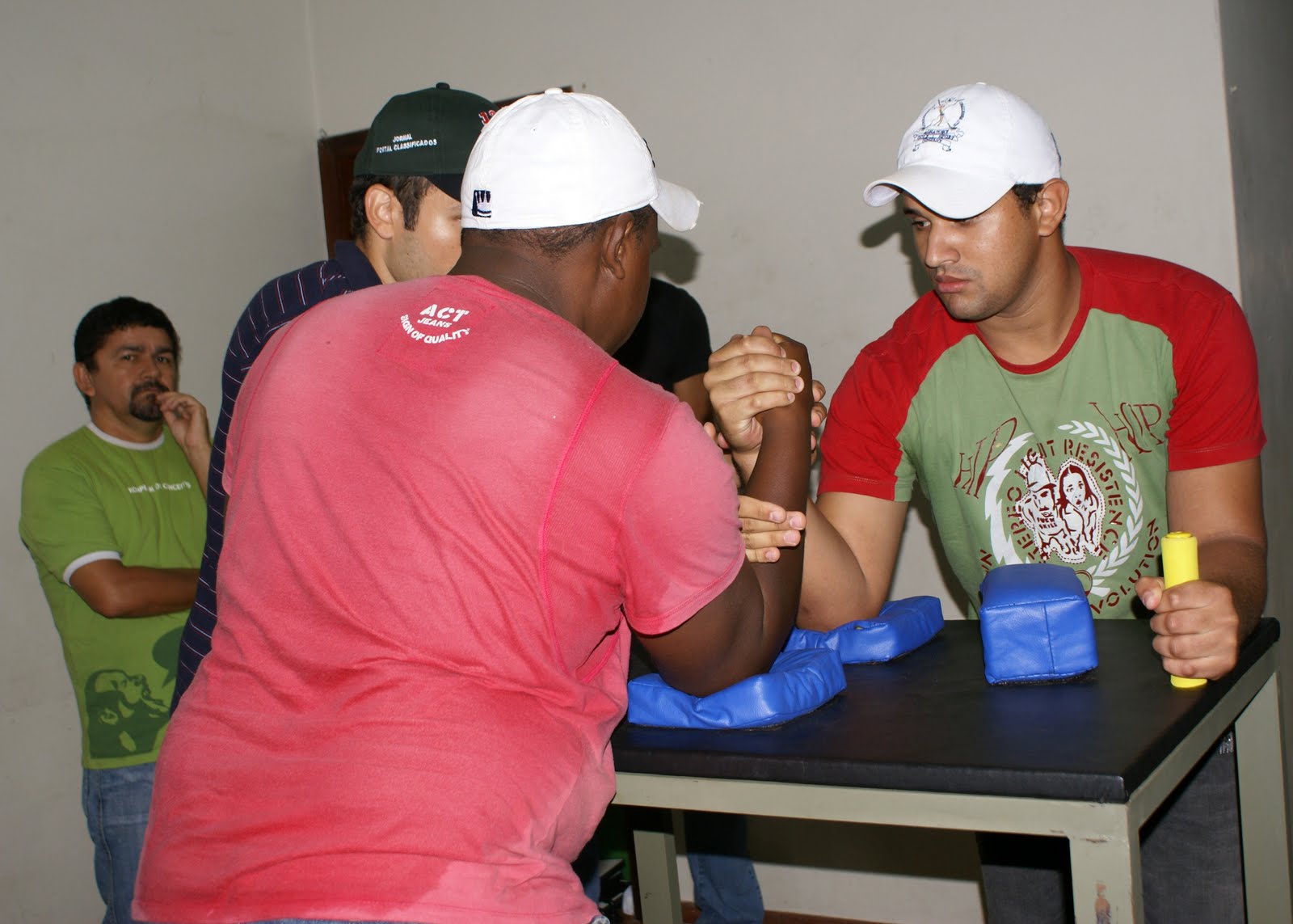 Associação treslagoense de luta de braço 1º Campeonato de Queda de Braço 2008 em Três
