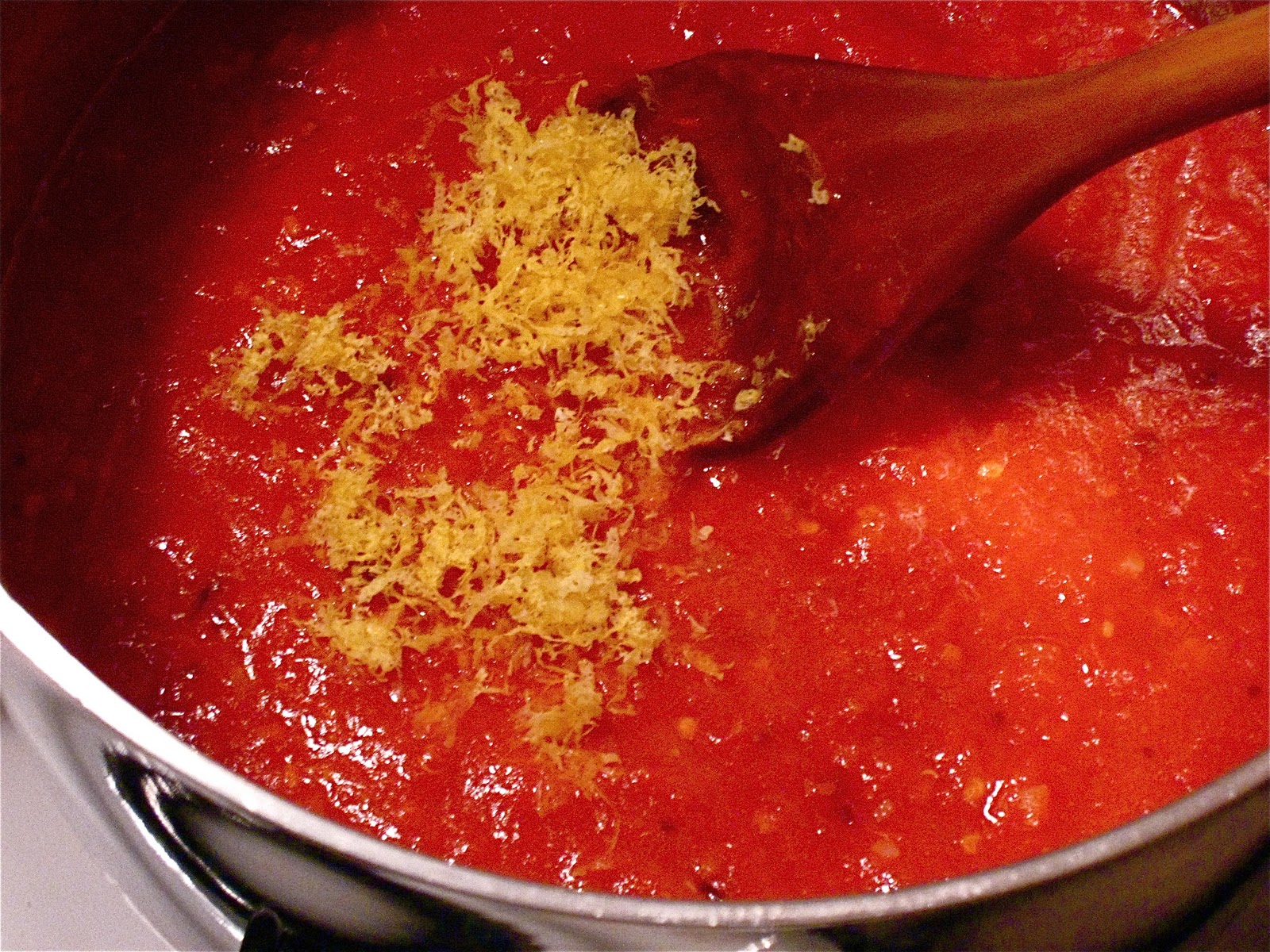 KITCHEN FIDDLER Quick Tomato Sauce With Lemon—Who Knew?