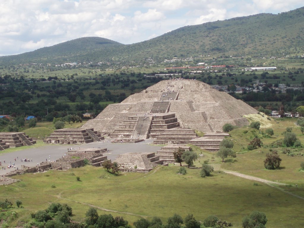 [pyramid-moon-mexico.jpg]