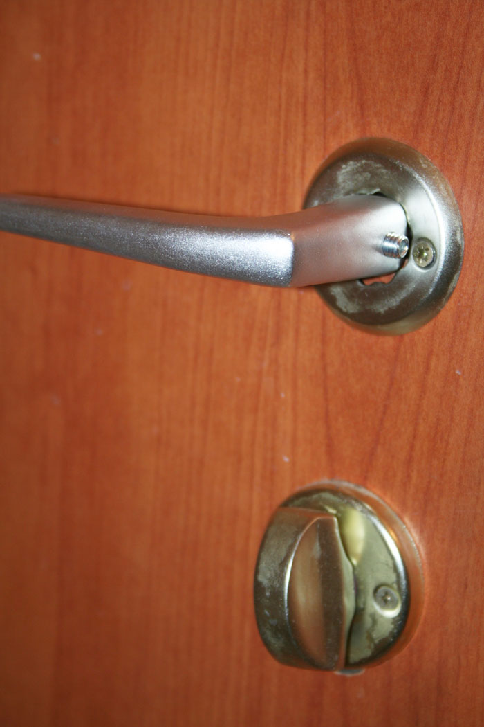 Welcoming Olim How To Fix An Israeli Door Handle A Photographic