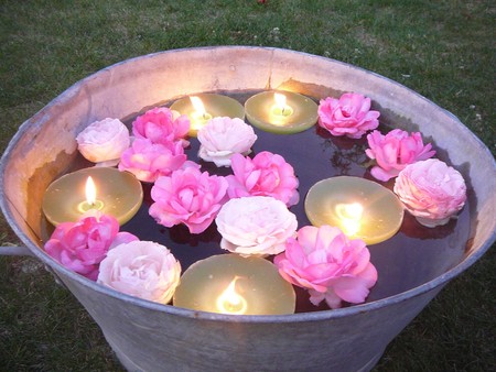 balde%2Bcon%2Bflores%2By%2Bvelas.jpg