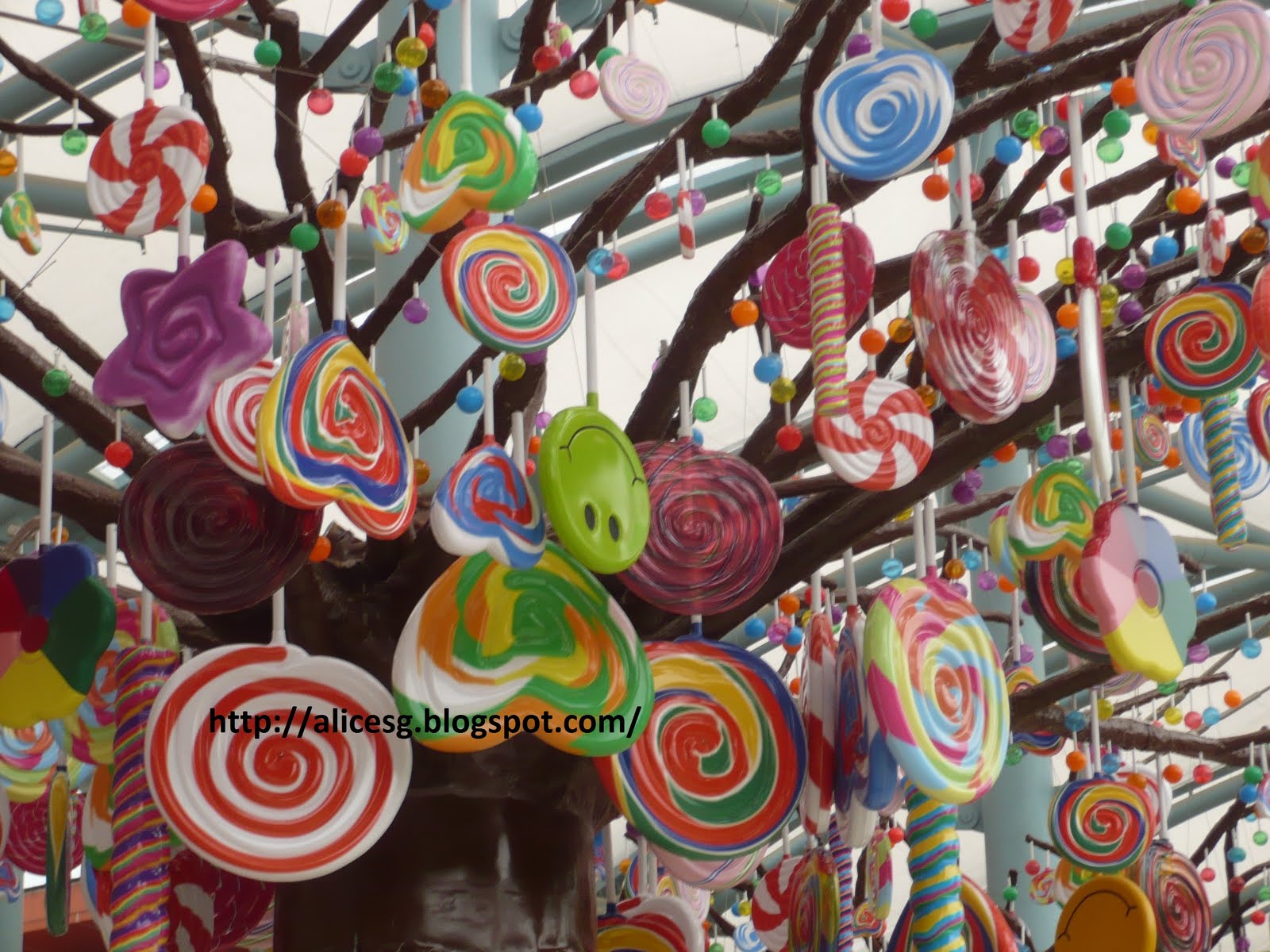 AlicesgSingaporemyhome My World Tuesday Resort World Singapore Candy