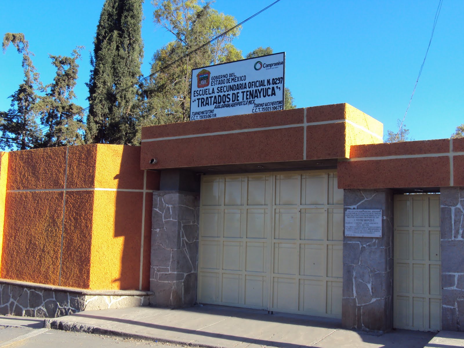 La educacion media la curse en la Escuela Secundaria Oficial  Tratados de tenayuca.